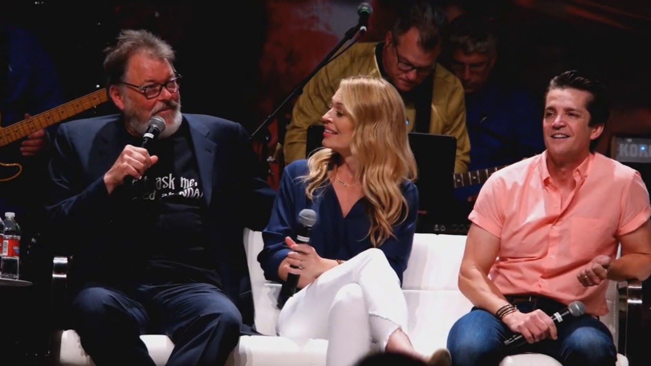 Jonathan Frakes Describes Alex Kurtzman