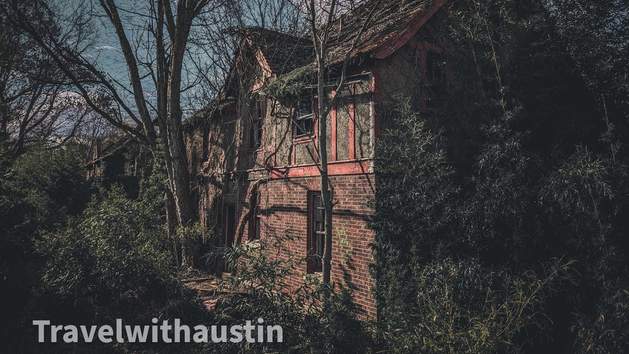 Exploring the Basement of a Crumbling Lockmaster's House