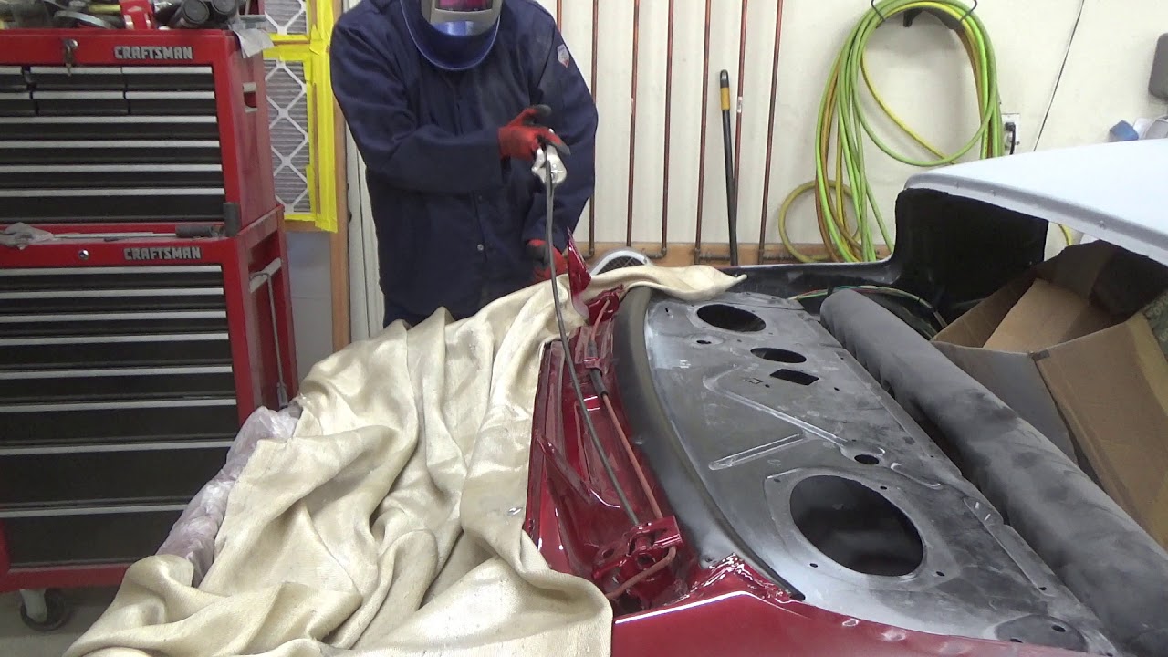 Camaro Z28 1977 года, часть 230: переустановка торсионов багажника и дополнительная шлифовка