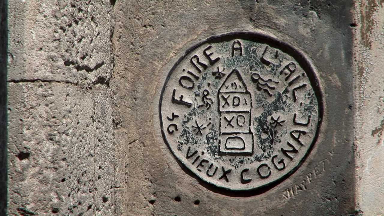 VILLE DE COGNAC - VILLE D'HISTOIRE ET DE SAVOIR FAIRE - CHARENTE FRANCE
