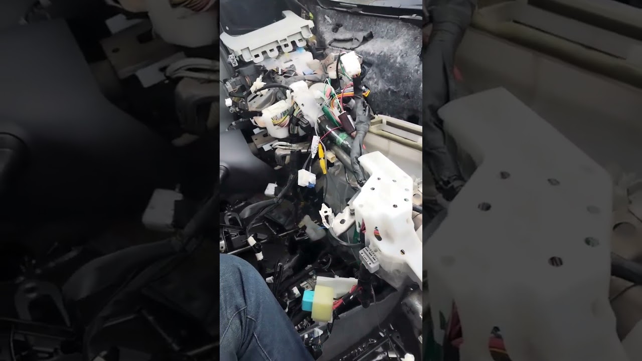 Prius 30 kuzada peçin radiatorunun dəyişdirilməsi.