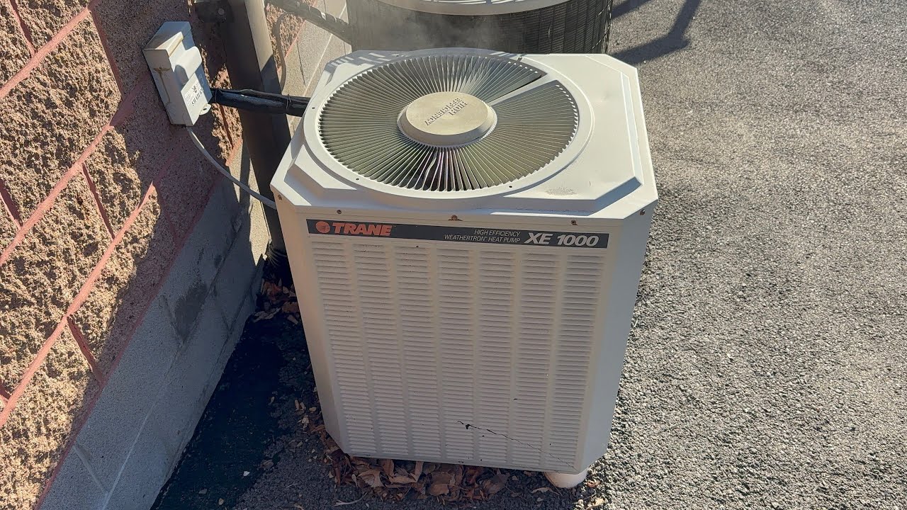 Vintage 1992 Trane XE1000 - LONG Defrost Cycle (Steamshow and Malfunction)