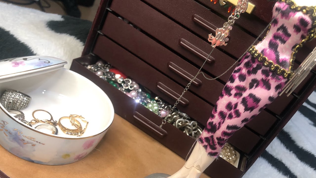 ASMR - Kolekcija nakita uz šapat ( My jewelry collection and whispering )