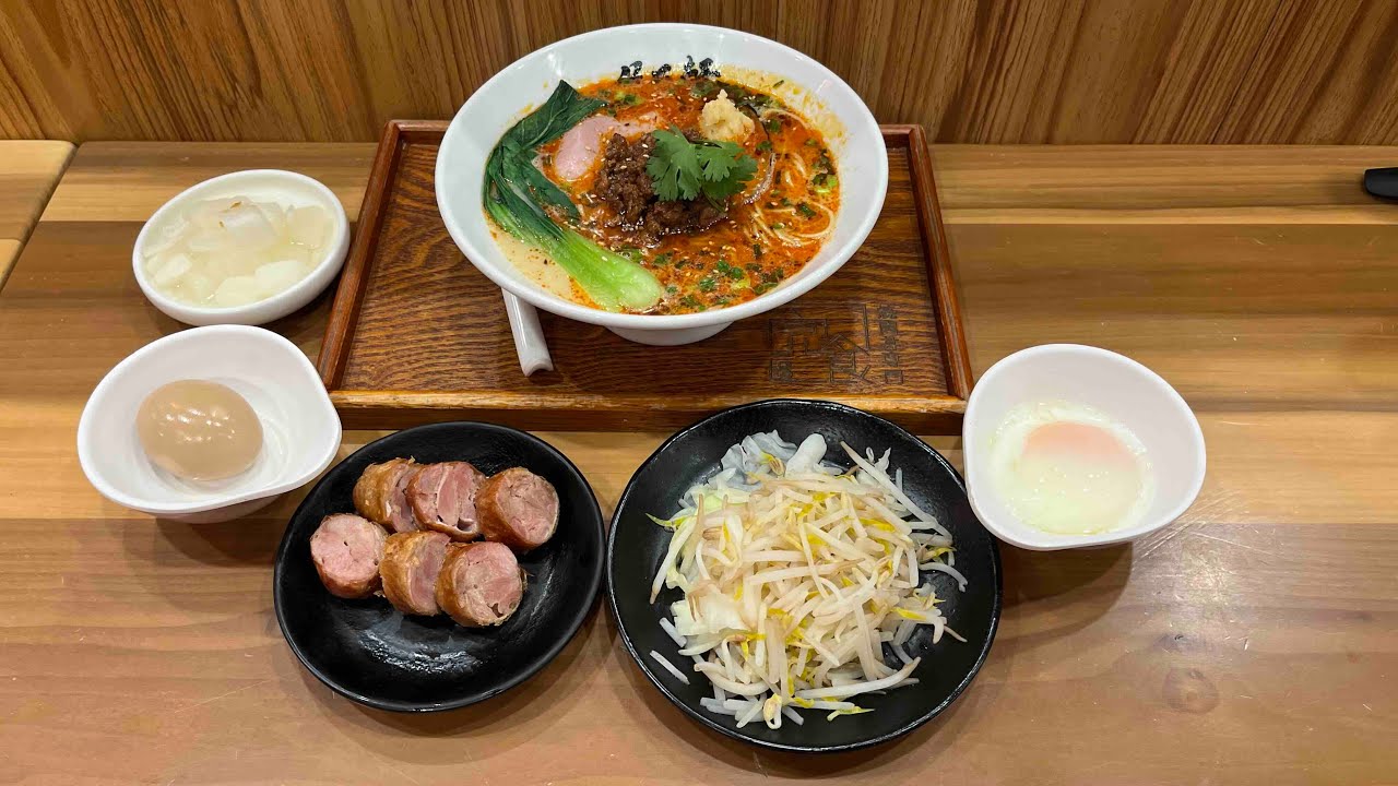 【御卓實驗室】保正軒 限定 辛雞白湯拉麵 268元 溏心蛋 30 元 溫泉蛋 30 元 野菜拼盤 35 元 手捲雞腿叉燒 70 元