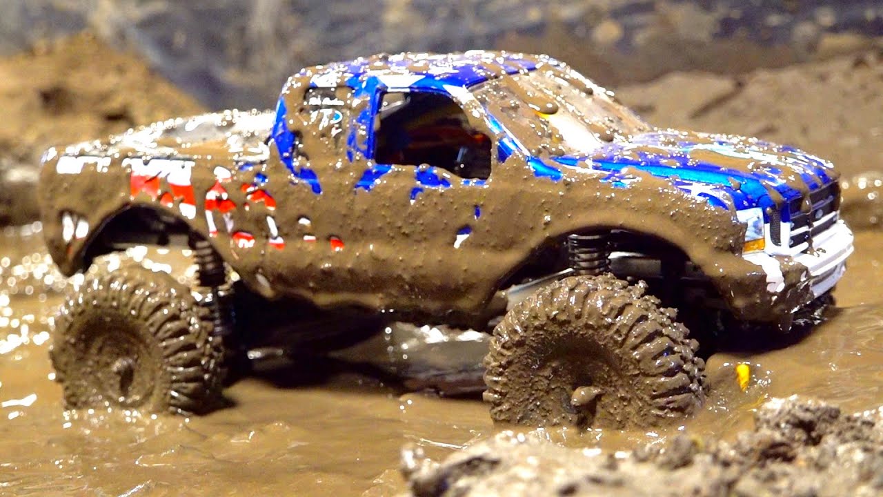 EXTREME MUDDY TiMES! NEW MUD COURSE & BiGFOOT 4X4 1/24 scale on 3S LiPO!