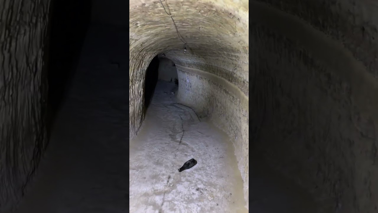 Tunnel sotterraneo  sotto una villa abbandonata #urbexitalia #lukvisionfilm #urbex