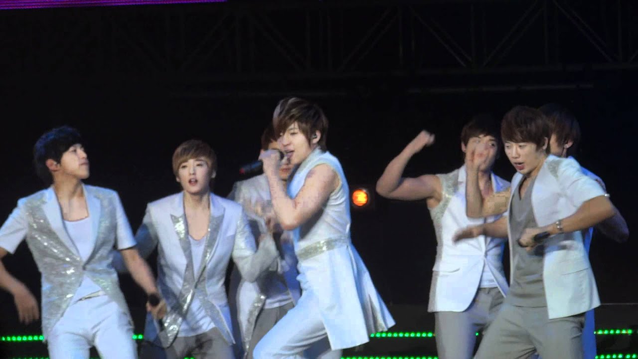 110715 U-Kiss - Bingeul Bingeul @ Singapore Korean Music Wave KMW 2011