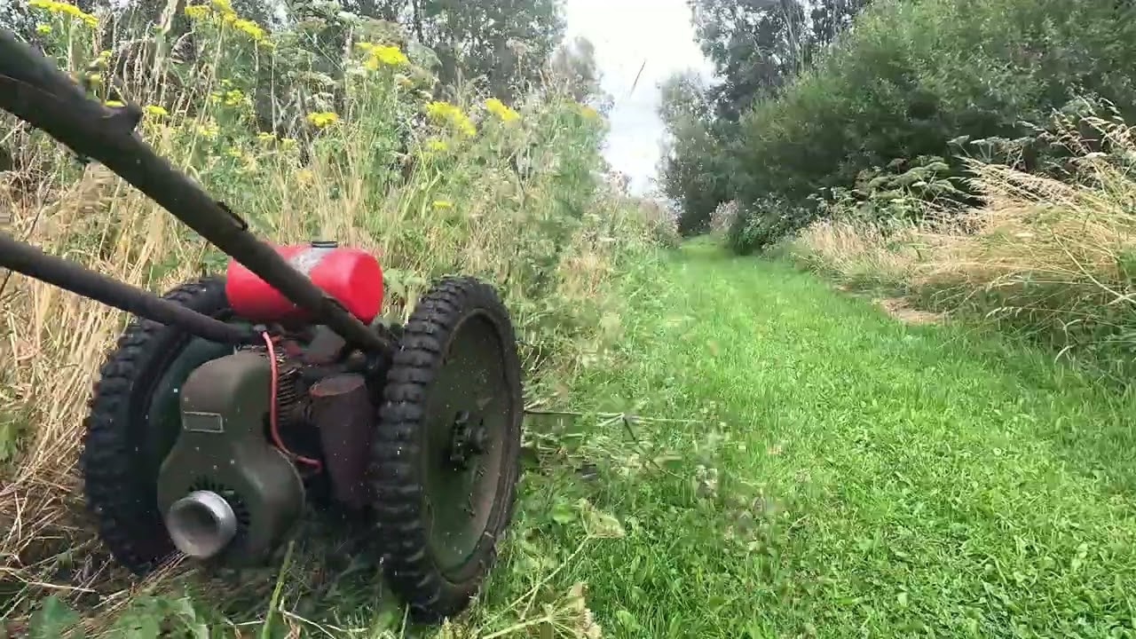 MORE 1957 OXFORD ALLEN SCYTHE, START UP, RUNNING AND CUTTING