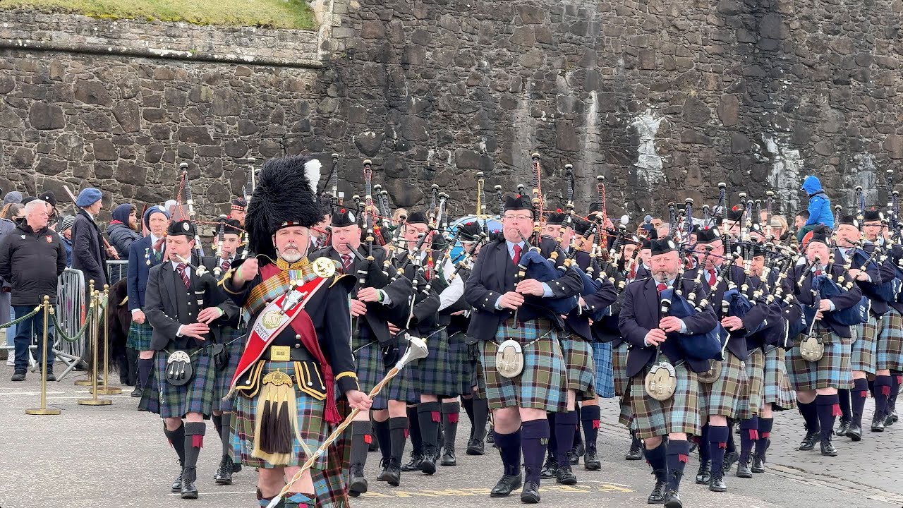 Старый Стерлинг отмечает своё 900-летие. Король Карл III посылает послание.