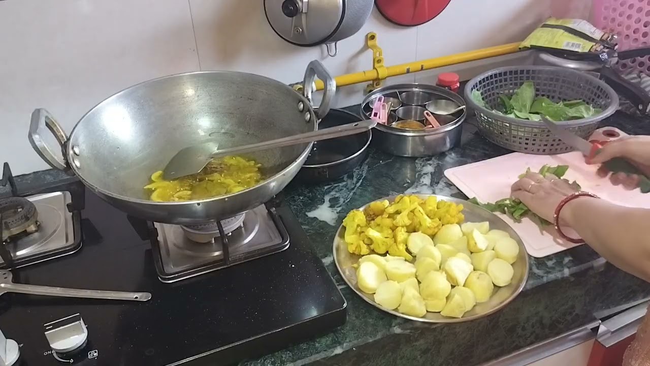 Ghar Ki Rasoi Ka Magic ✨ Aloo Gobhi Palak Recipe