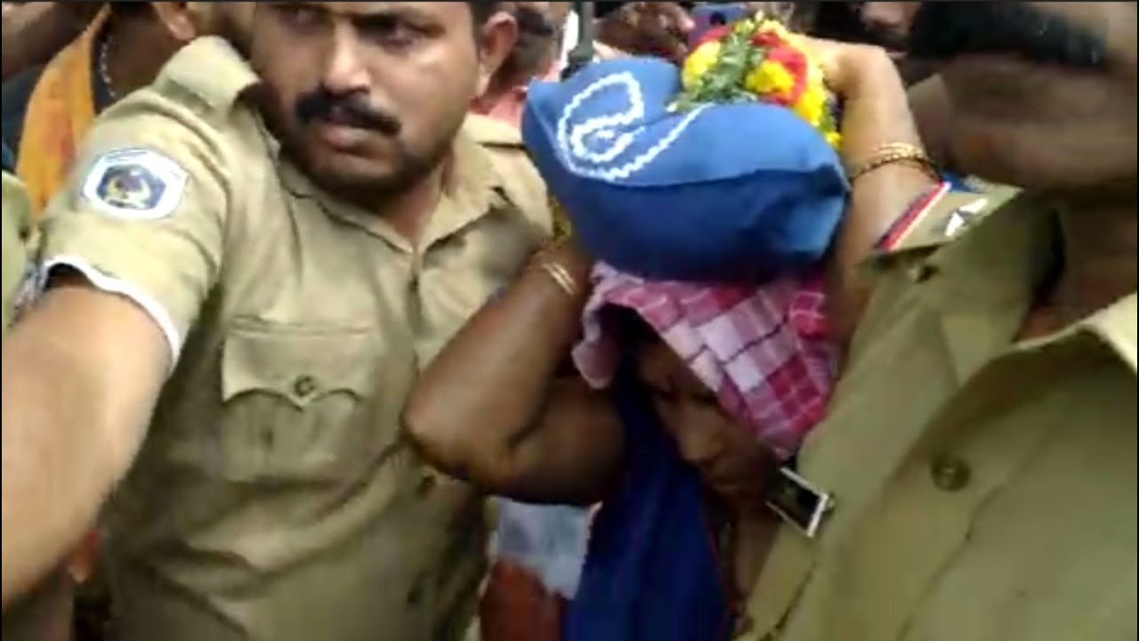 52 - year-old woman pays darshan at Sabarimala amid protests