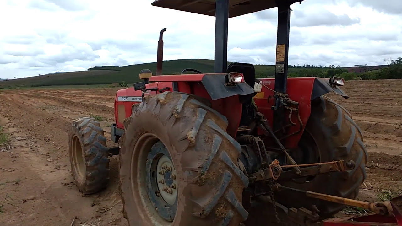 Massey Ferguson 275 na espalhadeira
