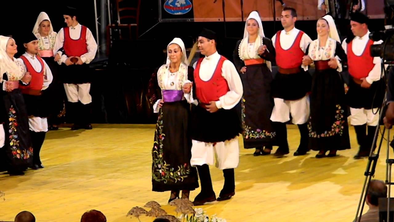 Gruppo Folk Figulinas (ballu a passu)