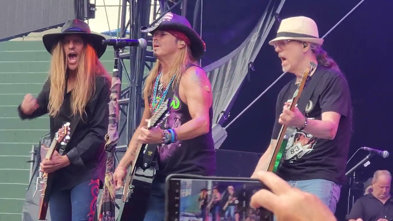 Every Rose Has Its Thorn - Poison Chicago IL Wrigley Field Stadium Tour July 8,2022