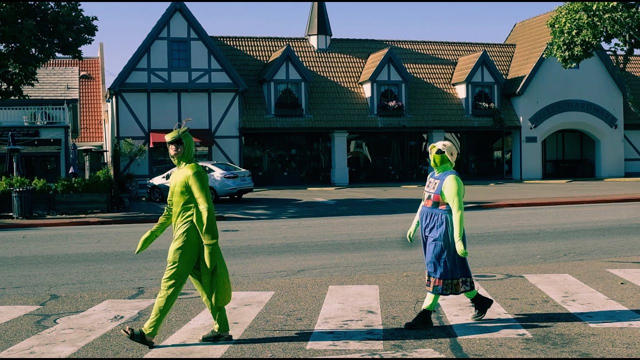 Alien Vacation - Sophie Holohan (Official Music Video)