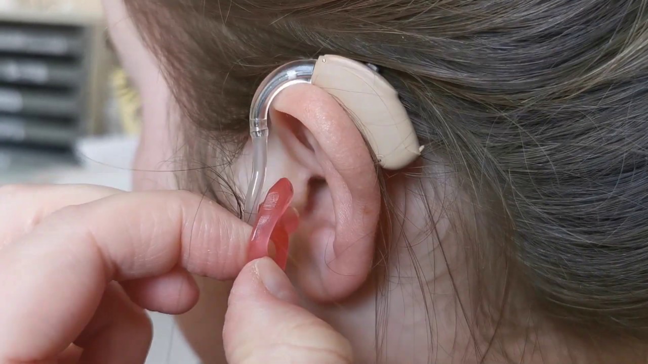 Removing the mould on your Auto M hearing aid