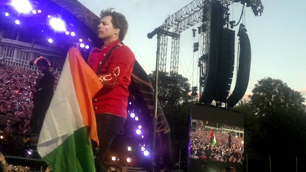 Bon Jovi I'll be there for you, with Irish flag RDS Dublin 1 29th June 2011