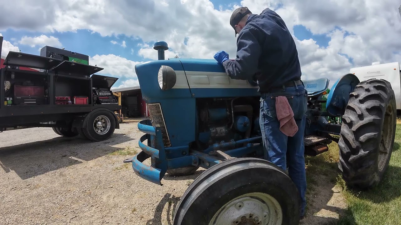 Ford 3000 project! Long video decent content see what you think, oil leaks, axles seals and more