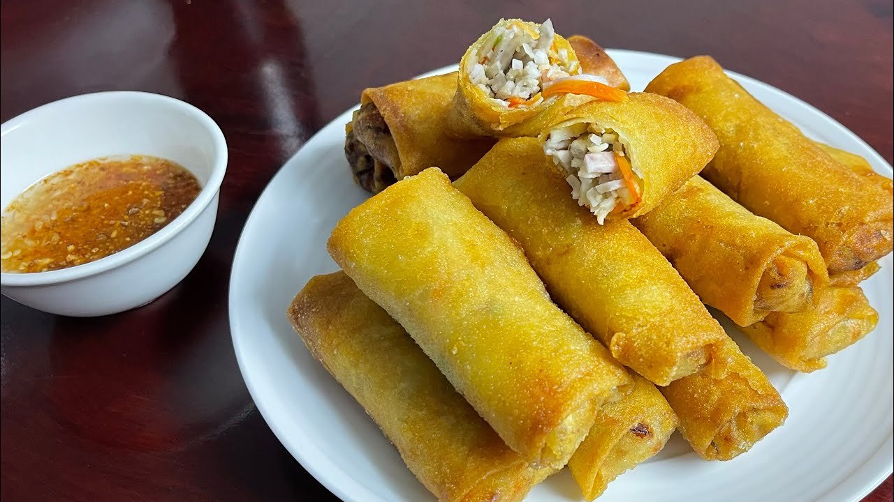 របៀបធ្វើ សាយ៉បំពងរសជាតិត្រាវ ស្រួយក្រៅ ទន់ក្នុង និងក្បួនលាយទឹកត្រីផ្អែម || Taro Spring Roll recipe