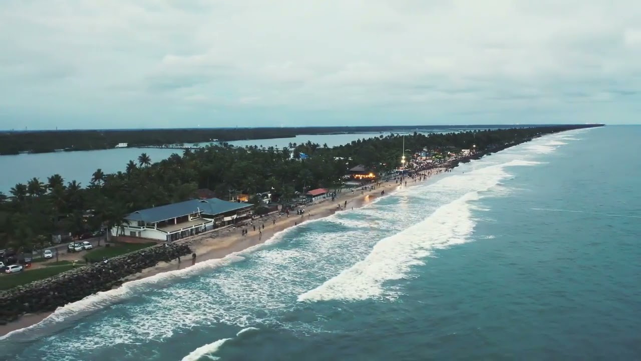 Stunning Views of Waves at Cherai Beach in Kerala - 1193240