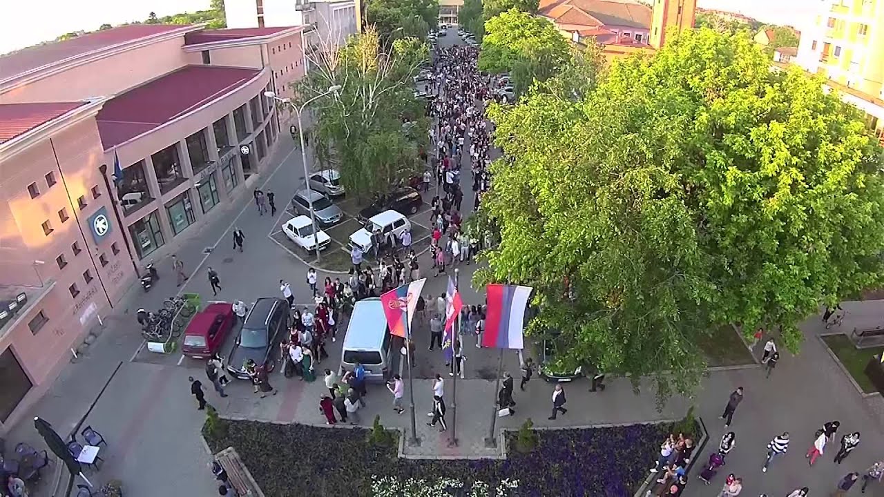 Gimnazija defile 2015 Vrbas