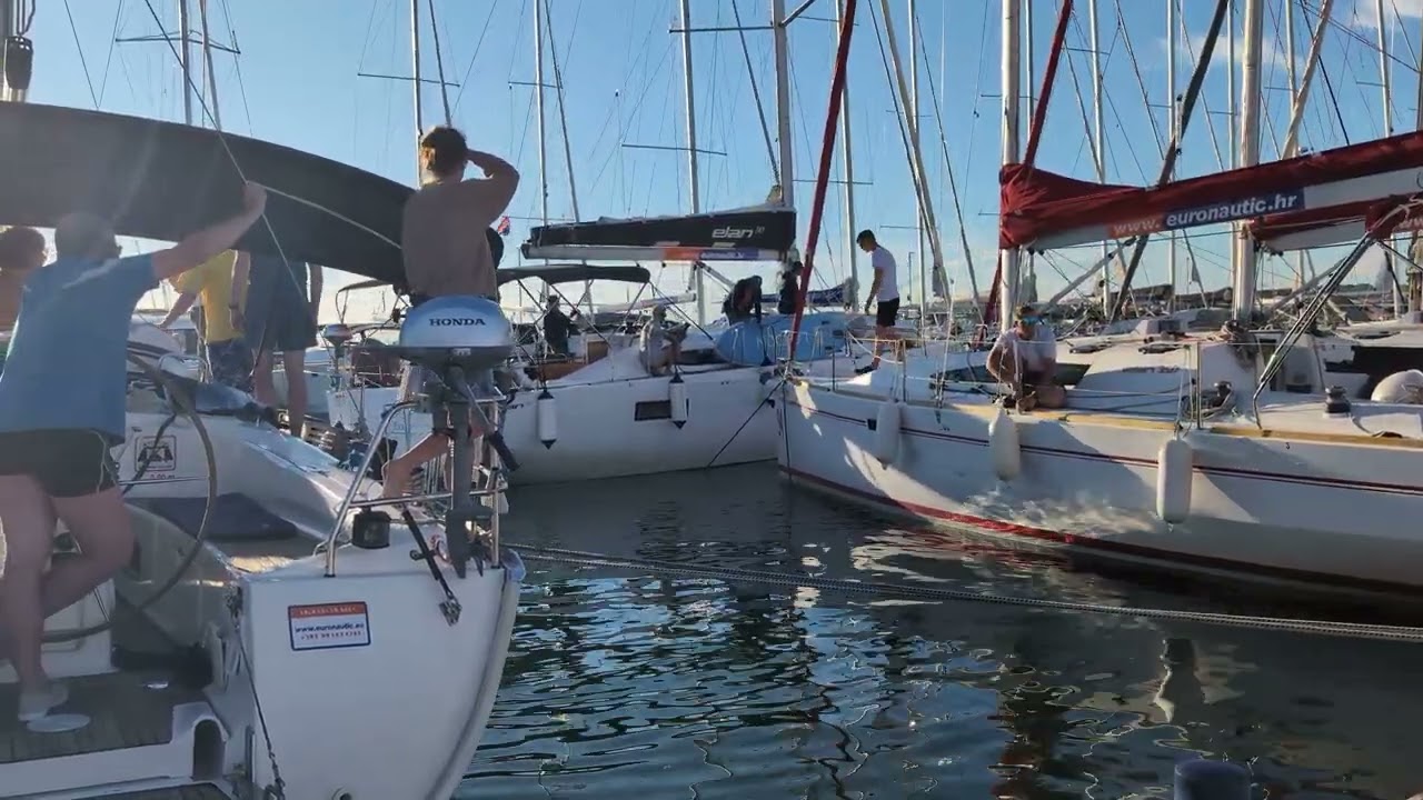 Yacht crash in marina pt.2