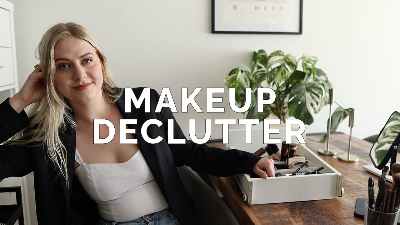 Decluttering My Entire Makeup Collection - Cleaning up my minimalist makeup collection (2021)