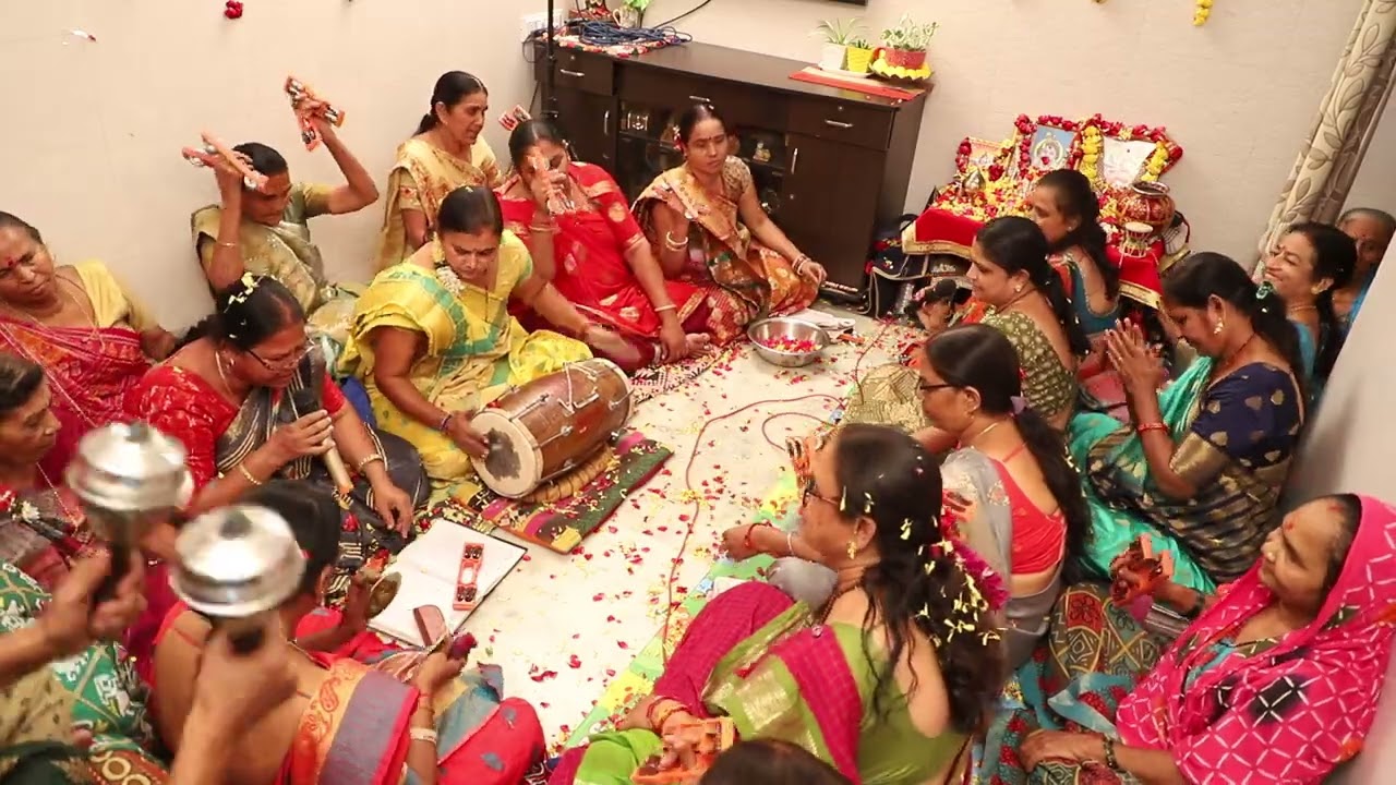 લડી લડી લાગુ પાય રણુજાના રાજા. (ભજન નીચે લખેલું છે)