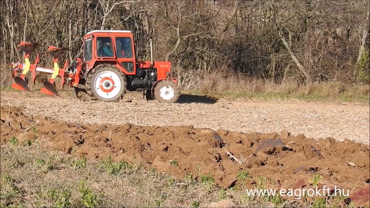 Szántás átalakított 80 as MTZ vel Helti Titan 2 fv 1100 váltvaforgató eke az EAgro Kft től.
