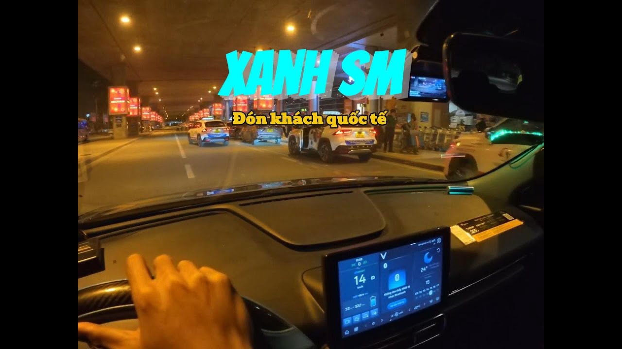 Đón khách Ga T2 trong đêm #ongkeduongpho #xanhsm #vacaiket #limogreen #sanbaytansonnhat
