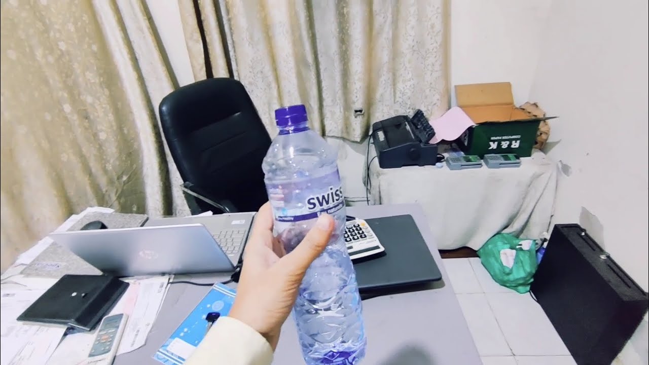 ₹10 Ki Water Bottle Kaise ₹60 Me Bikti Hai? Ye Strategy Hoti Hai Paisa Banane Ka