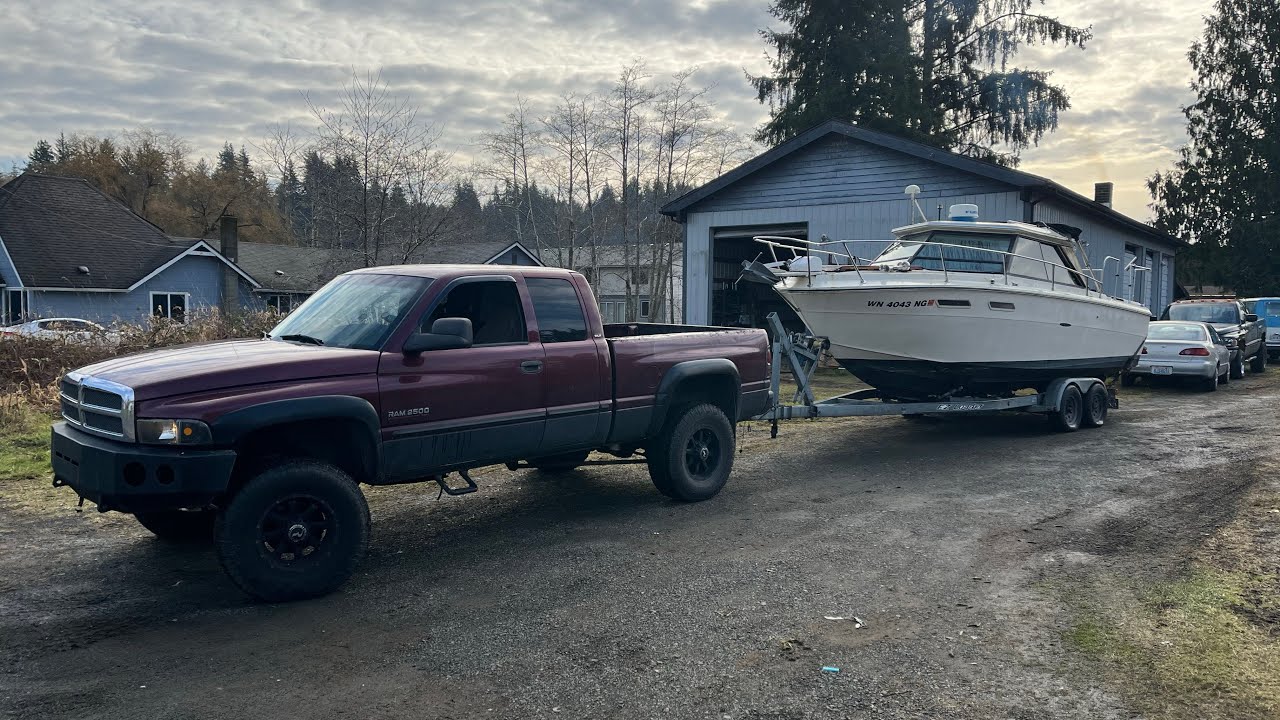 Boat Stuff! 1976 SeaRay 240HT - My Small Floating Beach Cabin - Dead Dodge Garage