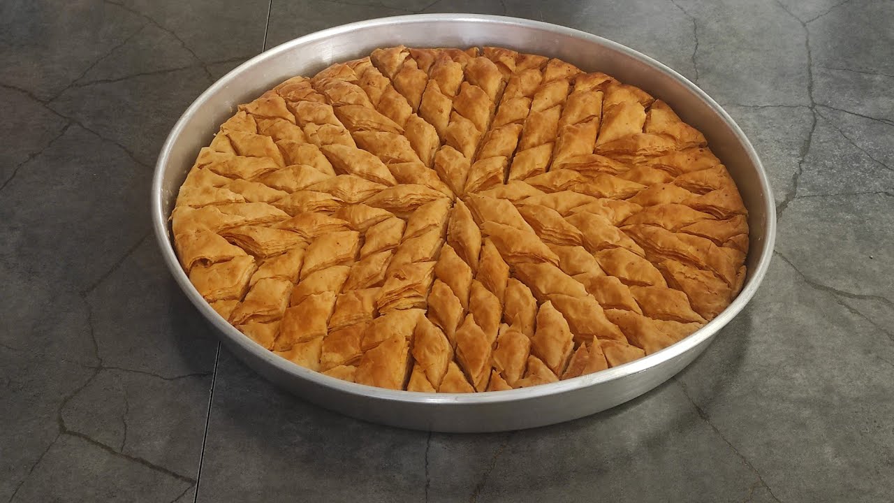 Ev yapımı anne baklavası 👍kat kat çıtır çıtır 👌bol cevizli muazzam bir lezzet 