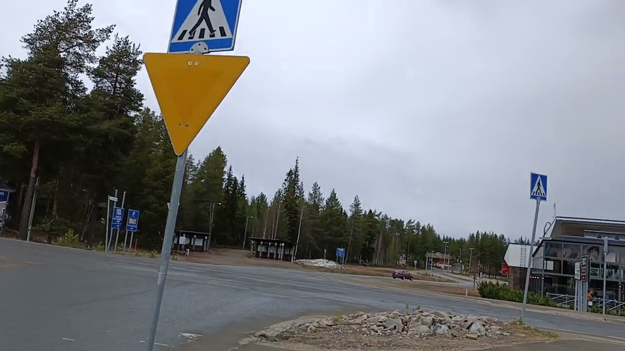 Pyhätunturi heräilee kesään.