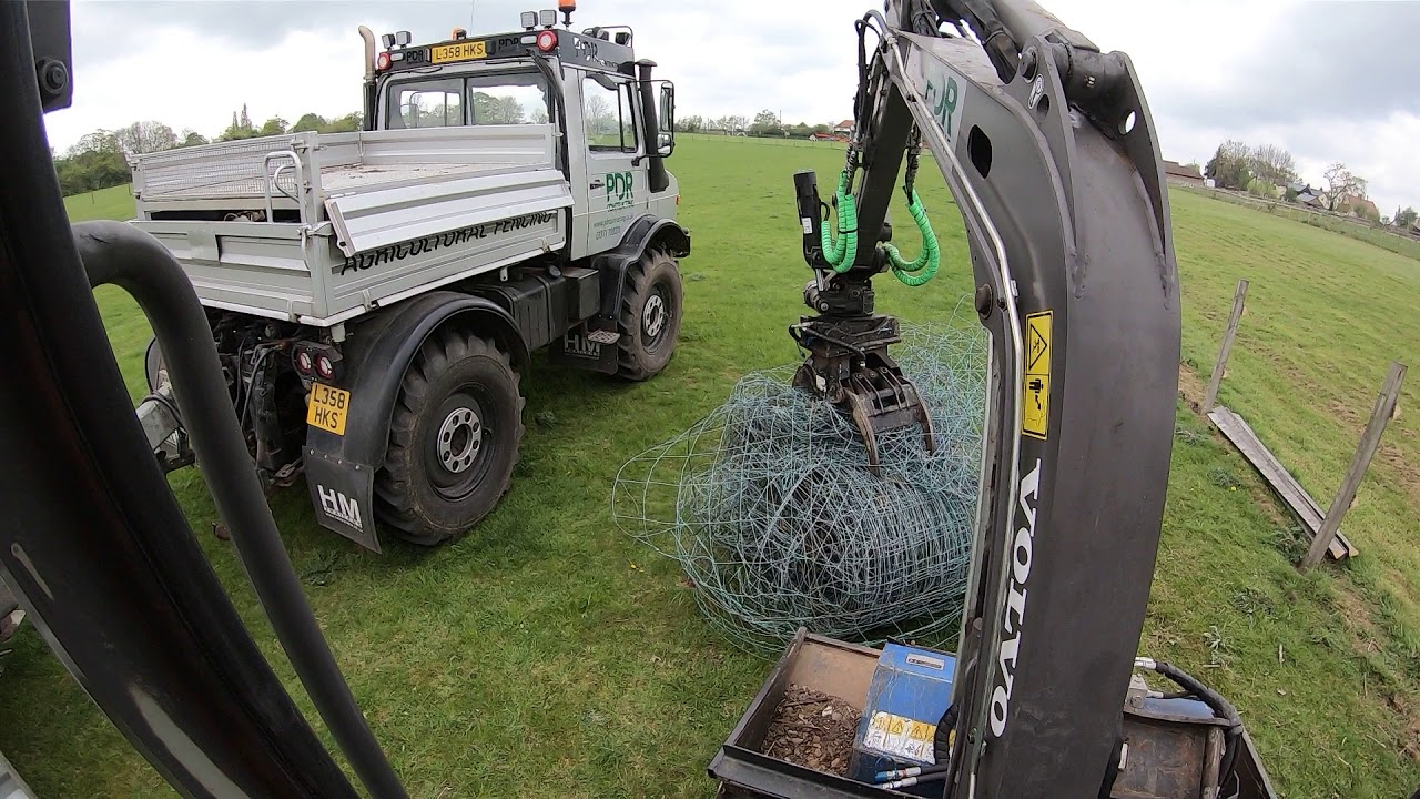 Clearing 200m of stock nett with 2 barb on post and rail with the 2.5t digger & Steelwrist