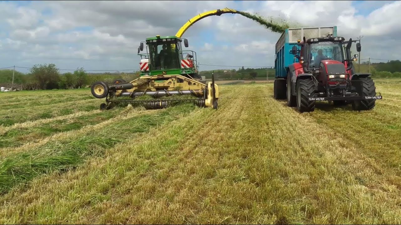 Ensilage d'herbe 2018 / John deere 7400
