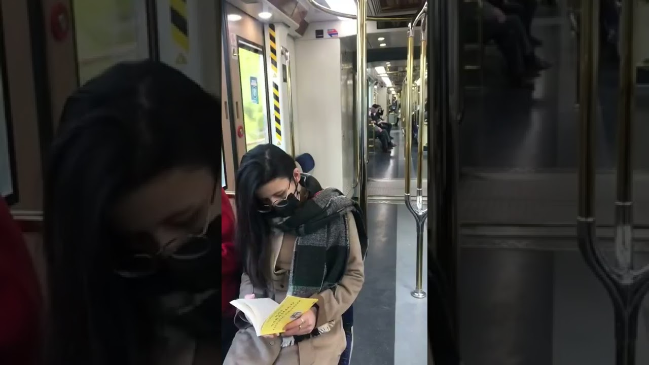 Bornova-Fahrettin Altay Metrosu boyunca Sosyal Sorumluluk Birimimizin kitap etkinliği 🥰