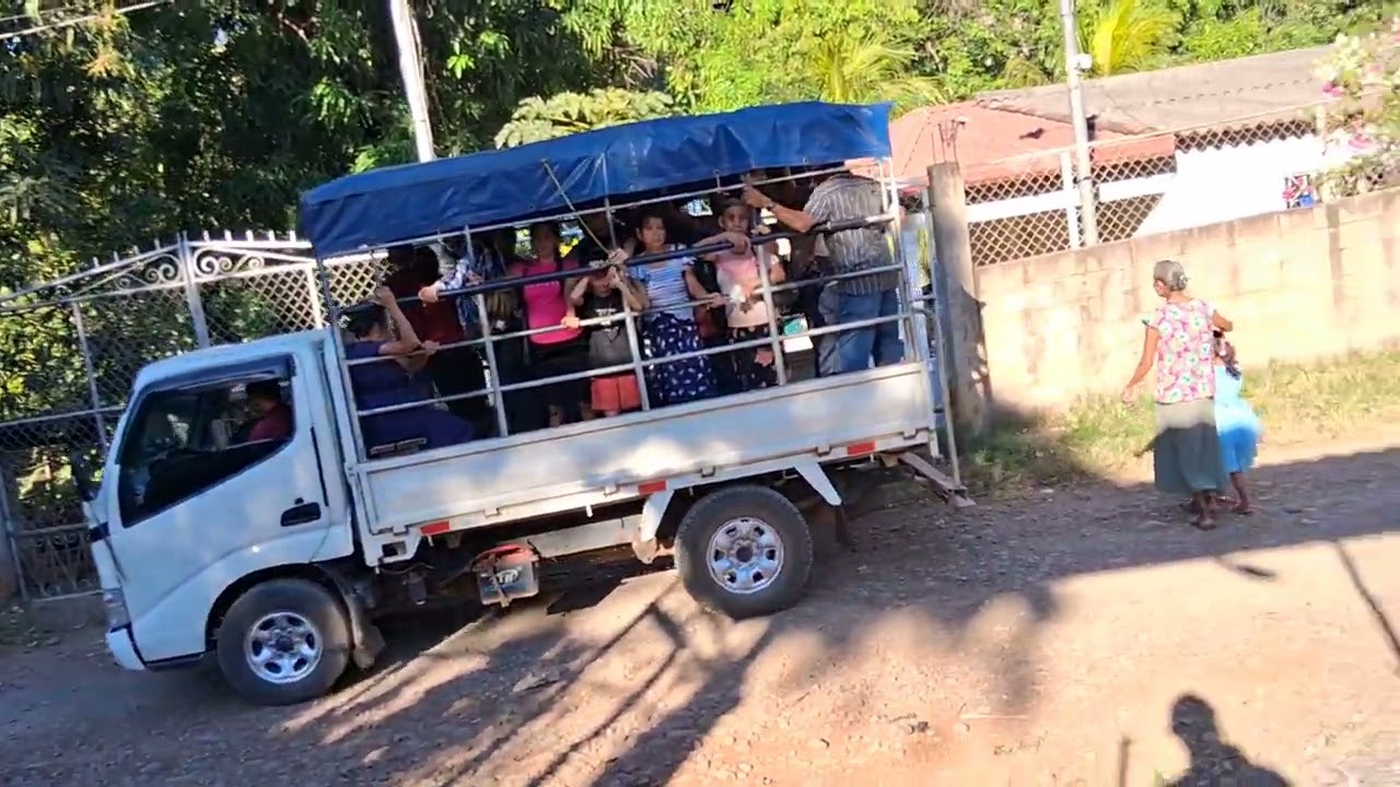 Asi son mis man̈anas en mi canton..El Salvador