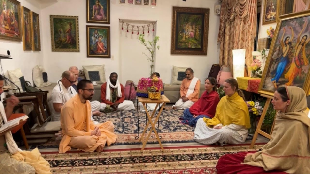 Mangala Arati Nityananda Trayodasi