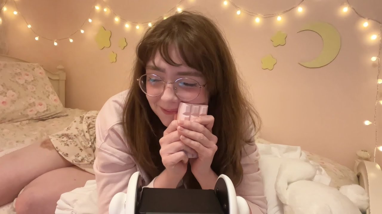 awkward girl shows her perfume collection ♡ ASMR