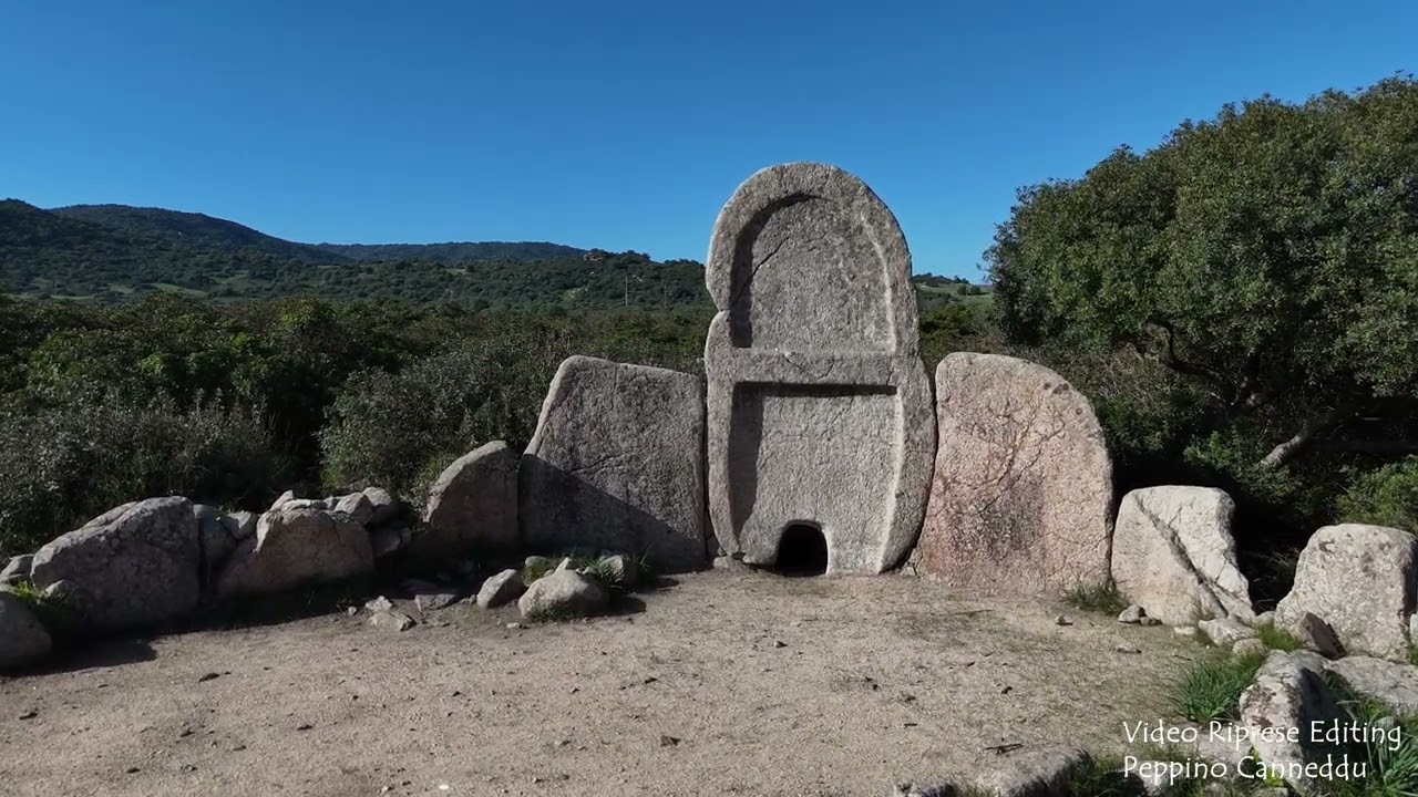 Sardegna - Tomba dei Giganti: "S'ena e Thomes"