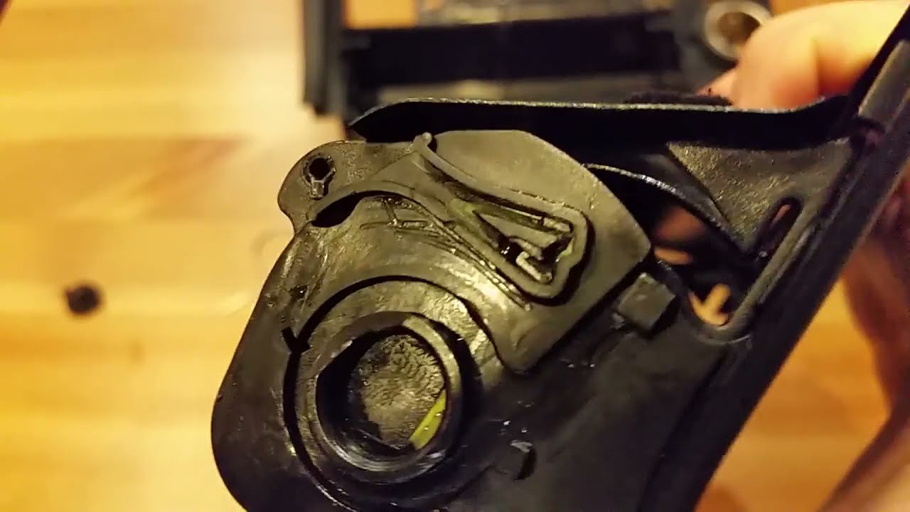 Jak złożyć popielniczkę schowek zapalniczka mechanizm Opel Astra G | ForumWiedzy