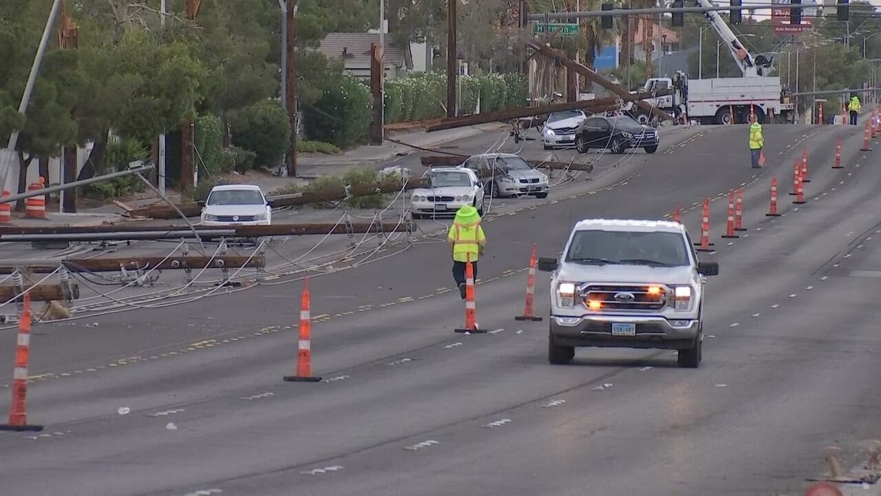 Snapped power poles leave some scrambling as Las Vegas Valley outage continues