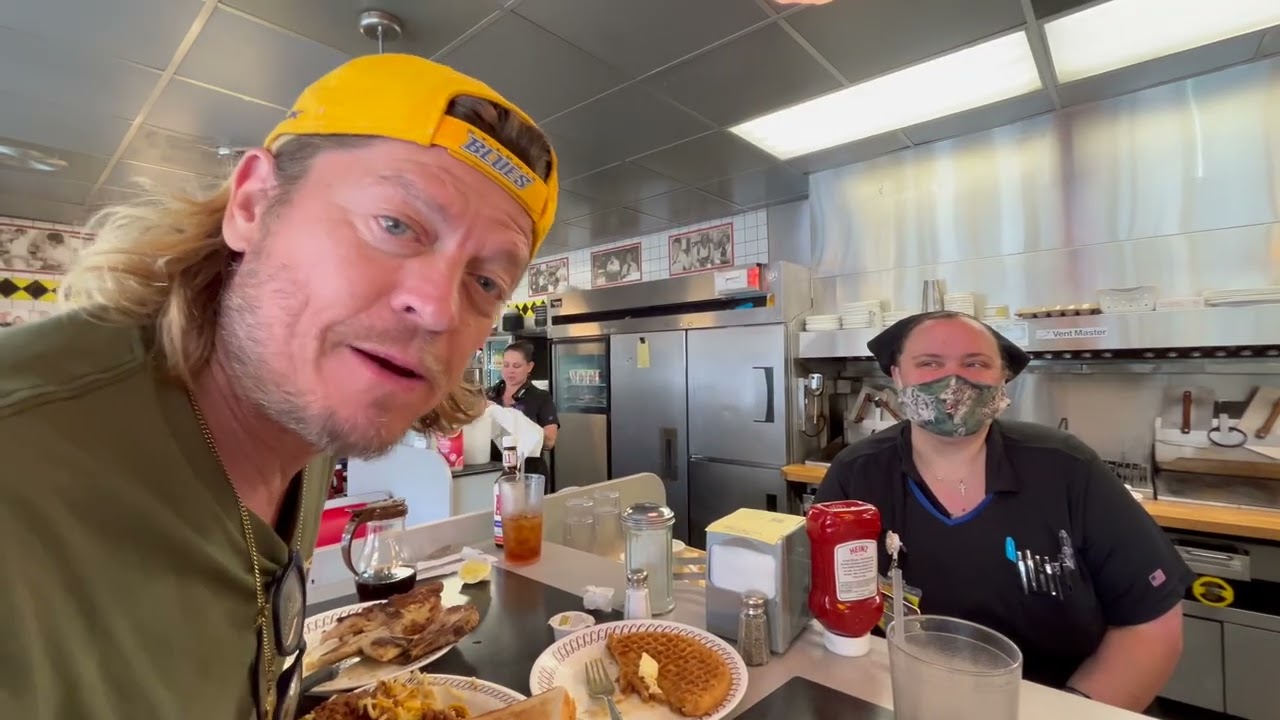 Puddle Of Mudd - Wes visits The Waffle House!