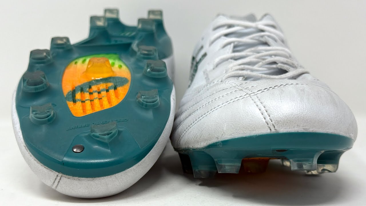 The BEST football boots YOU CAN'T BUY? - Asics DS Light X Fly Pro 3 - Review + On Feet