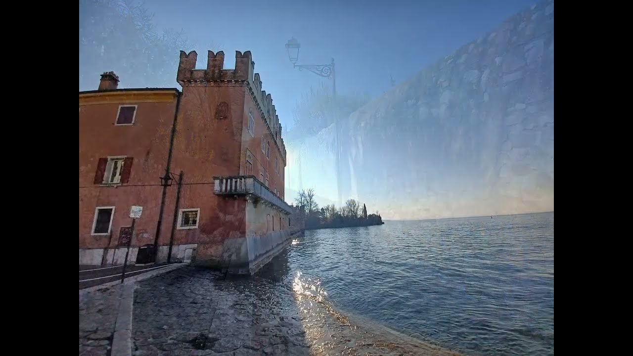 Lazise, the walls from inside, le mura dall'interno del borgo. 30 dicembre 2025. my Italy  515