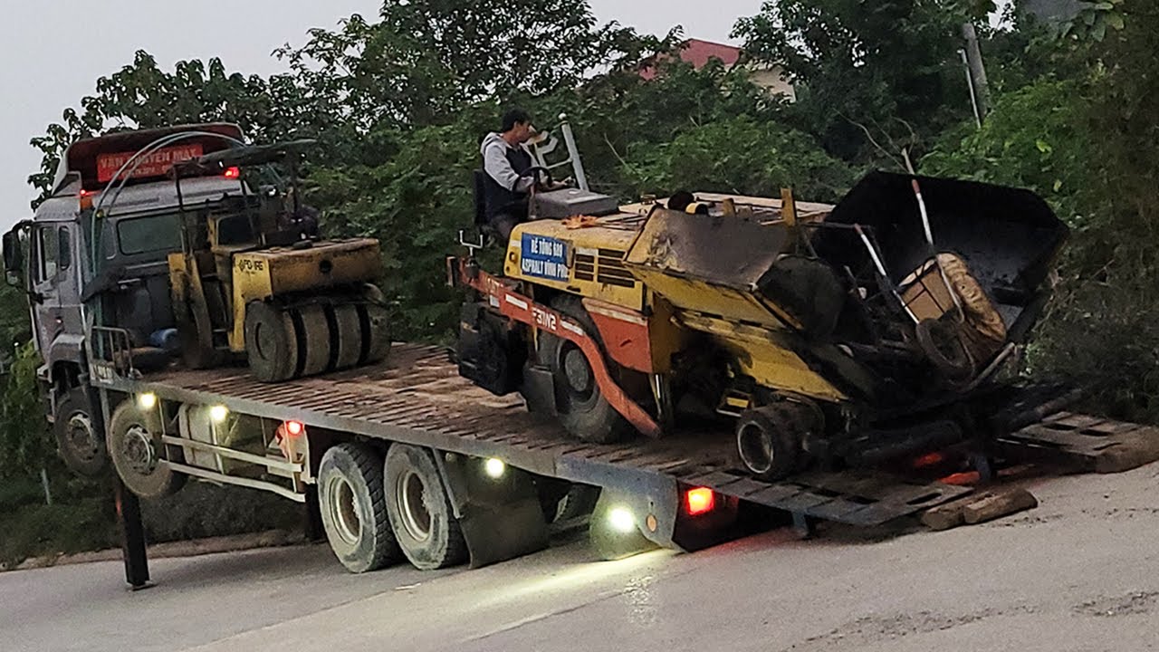 Road Roller And Asphalt Paver Climb onto Tractor Trailer