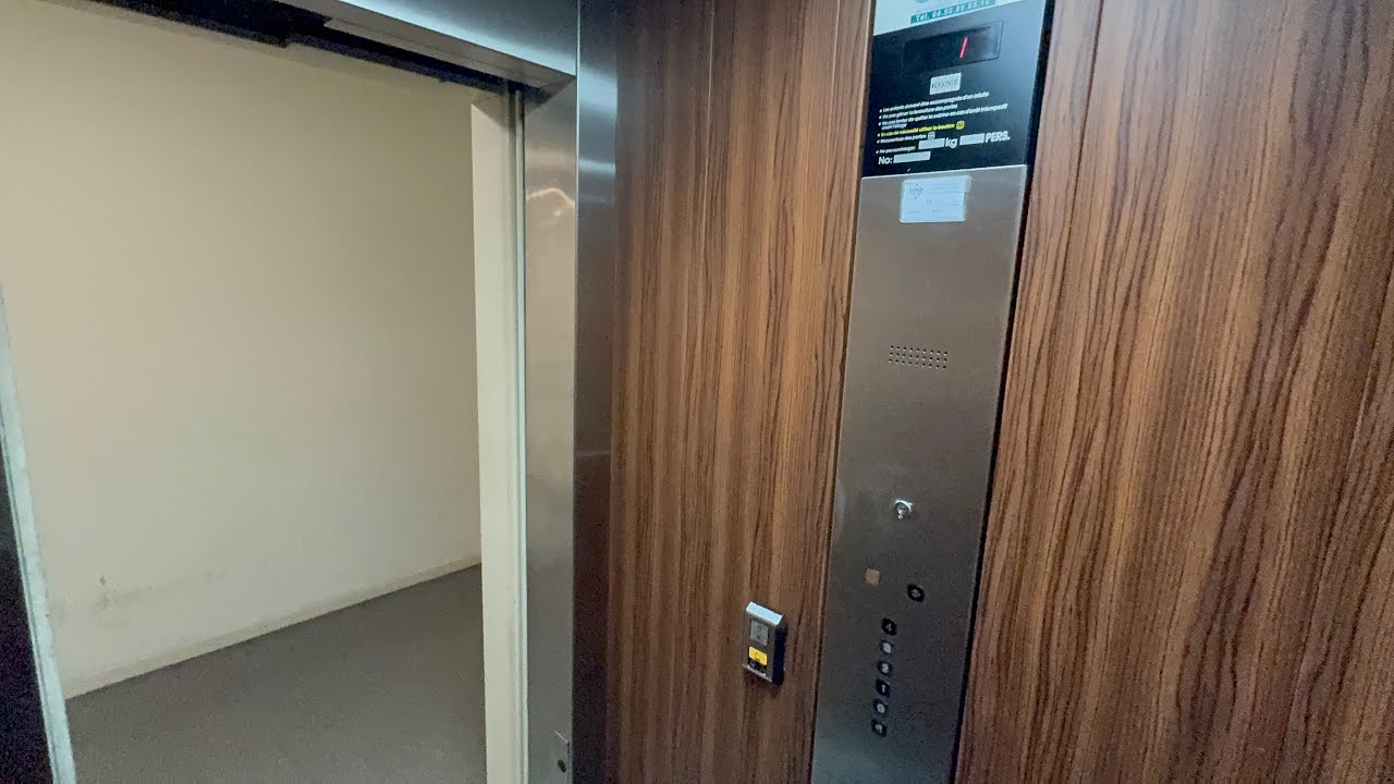 1990 Epic Kone M-Series elevator @Gaillard, France
