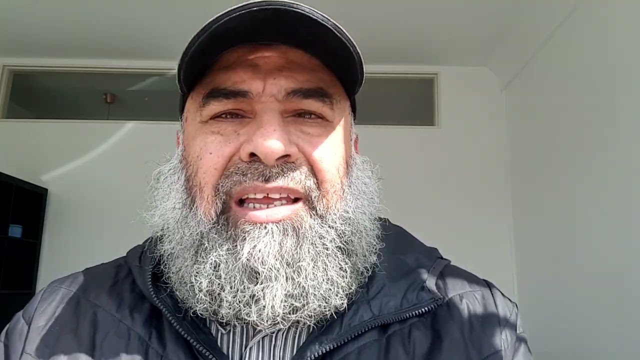 الشيخ العلامة! محمدالحسن الددو يدافع عن العلماني راشد الغنوشي زعيم حركةالنهضة التابعةللإخوان في تونس
