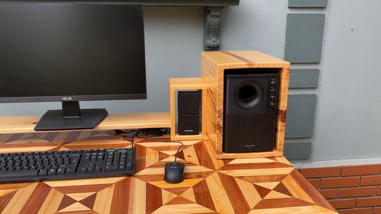 Interior Design Ideas For Every Home // Modern Computer Desk for Better Functionality